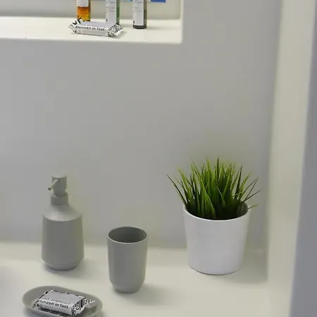 Glitterati Corner Apartment *